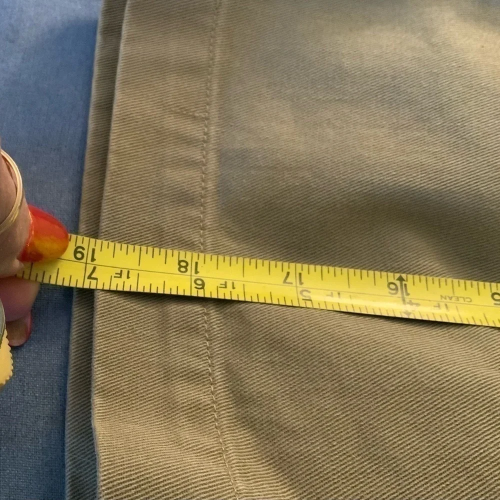 KHAKI‎ Tommy Hilfiger shorts 19” long 30’ waist